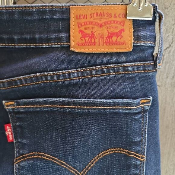 Levi's 714 Straight Dark Wash Stretch Jeans. Mid Rise, Button, Zipper. Size 29 - Picture 4 of 7